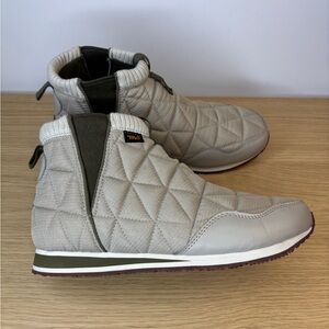 Teva Quilted Reember Nude Color With Olive Accent Stripe Ankle Boots Woman’s 10